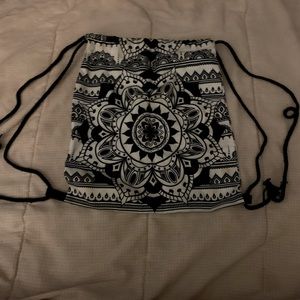 Black And White, Pull-string Bag